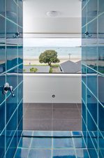 Waiheke Beach on Oneroa: Shower