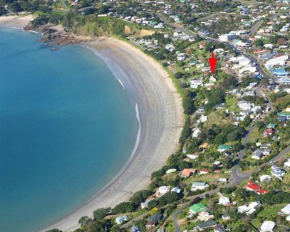 Waiheke Beach on Oneroa: view