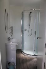 Waiheke Bayview Bungalow (Guest Suite): Bathroom in suite