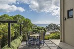 Waiheke Como Exec: Apartment patio Waiheke