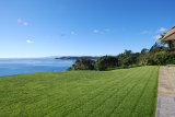 Waiheke The Pah at Onetangi: Front lawn