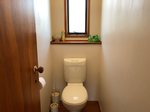 Waiheke Omaha Escape: Upstairs toilet