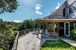 Waiheke Coralie Cottage: Decks