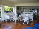 Waiheke The Black Bach: Lounge through to dining room
