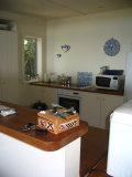 Waiheke The Black Bach: kitchen