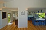 Waiheke The Palms: Kitchen and entrance way at The Palm holiday house Waiheke