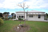 Waiheke Windmill Cottage: Flat lawn out front