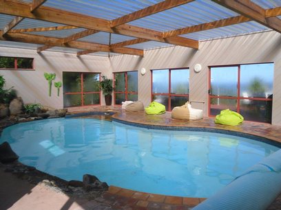 Waiheke Waiheke Views: Indoor swimming pool