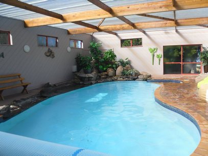 Waiheke Waiheke Views: Indoor swimming pool