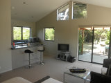 Waiheke Ridge Studio: Dining kitchen