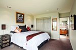 Waiheke Woodside Bay Chalet: Master bedroom2