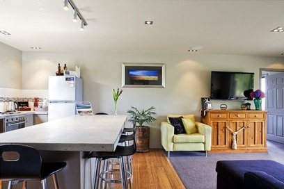 Waiheke Woodside Bay Chalet: Interior 1
