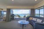 Waiheke Trelawny: Lounge of Oneroa holiday home