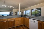 Waiheke Trelawny: Kitchen in Oneroa holiday house