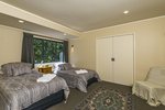 Waiheke Trelawny: 3rd bedroom with doors close Waiheke Island