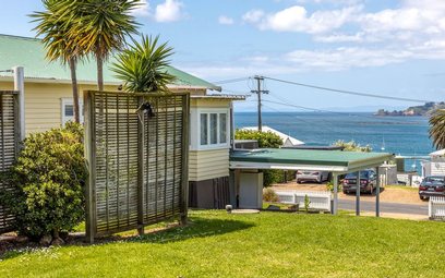 Waiheke A Bach: PCRK3849