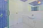 Waiheke Palm Beach Retreat: Downstairs bathroom
