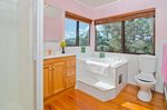 Waiheke Palm Beach Retreat: Master ensuite