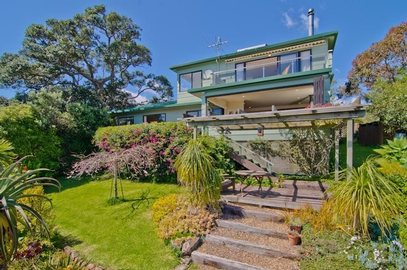 Waiheke Palm Beach Retreat: Front of House