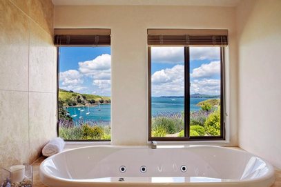 Waiheke Pohutukawa Suite: Spa Bath