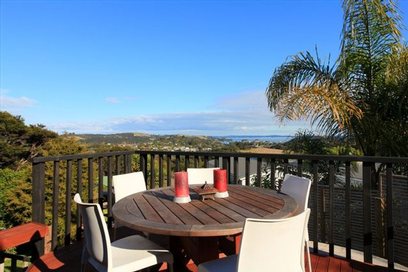 Waiheke Tui Cottage: View from deck