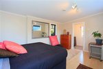 Waiheke Tui Cottage: Bedroom in sleepout
