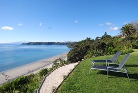 Waiheke The Pah at Onetangi: The Pah sunlounger view