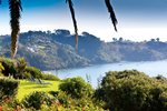 Waiheke The Pah at Onetangi: Front lawn and time to relax