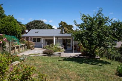 Waiheke Muritai Cottage: Garden