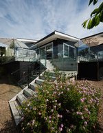 Waiheke Shelly Beach Sanctuary: Steps to the decks