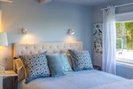 Waiheke L'Appartement Bleu: King bed