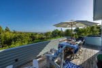 Waiheke L'Appartement Bleu: The deck and BBQ