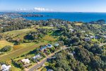 Waiheke Garden and Bird Haven: Views to the ocean