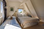 Waiheke Garden and Bird Haven: Upstairs bedroom