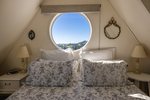 Waiheke Garden and Bird Haven: King bed