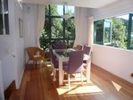 Waiheke Beach Barn: Dinning room of Waiheke Island bach