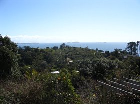 Waiheke Sunset Lodge Apartment: View from deck