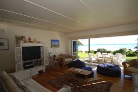 Waiheke The Black Bach: View from lounge