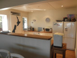 Waiheke The Black Bach: kitchen