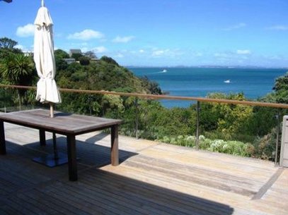 Waiheke Gulf Views: deck