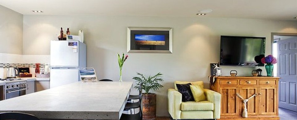 Visit Waiheke - Woodside Bay Chalet